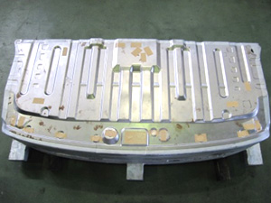 型枠と基準製品で簡易金型を作製