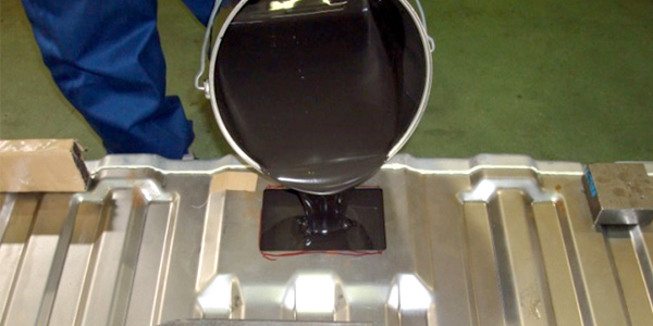 ワタナベ工業の樹脂製プレス型方式